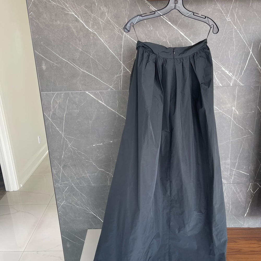 Elegant MaxMara Black Maxi Skirt…NWT